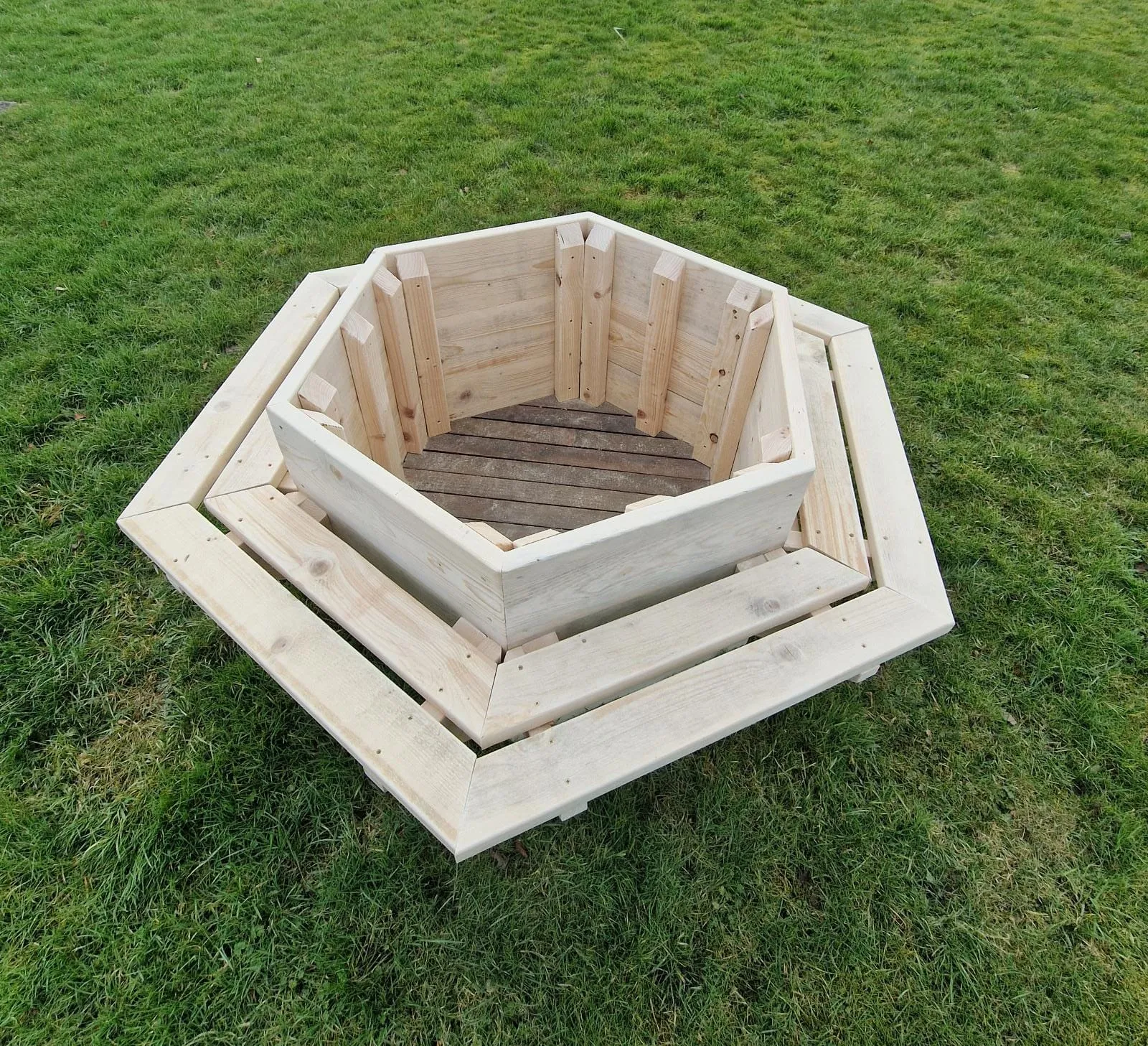 Rustic Tree Planter Seat