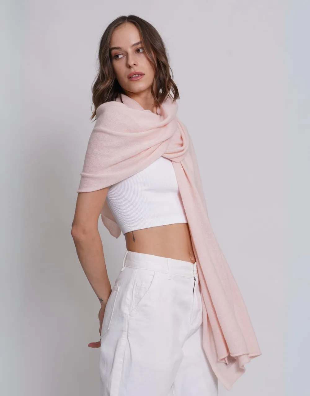 The Soft Cashmere Scarf in Camelia