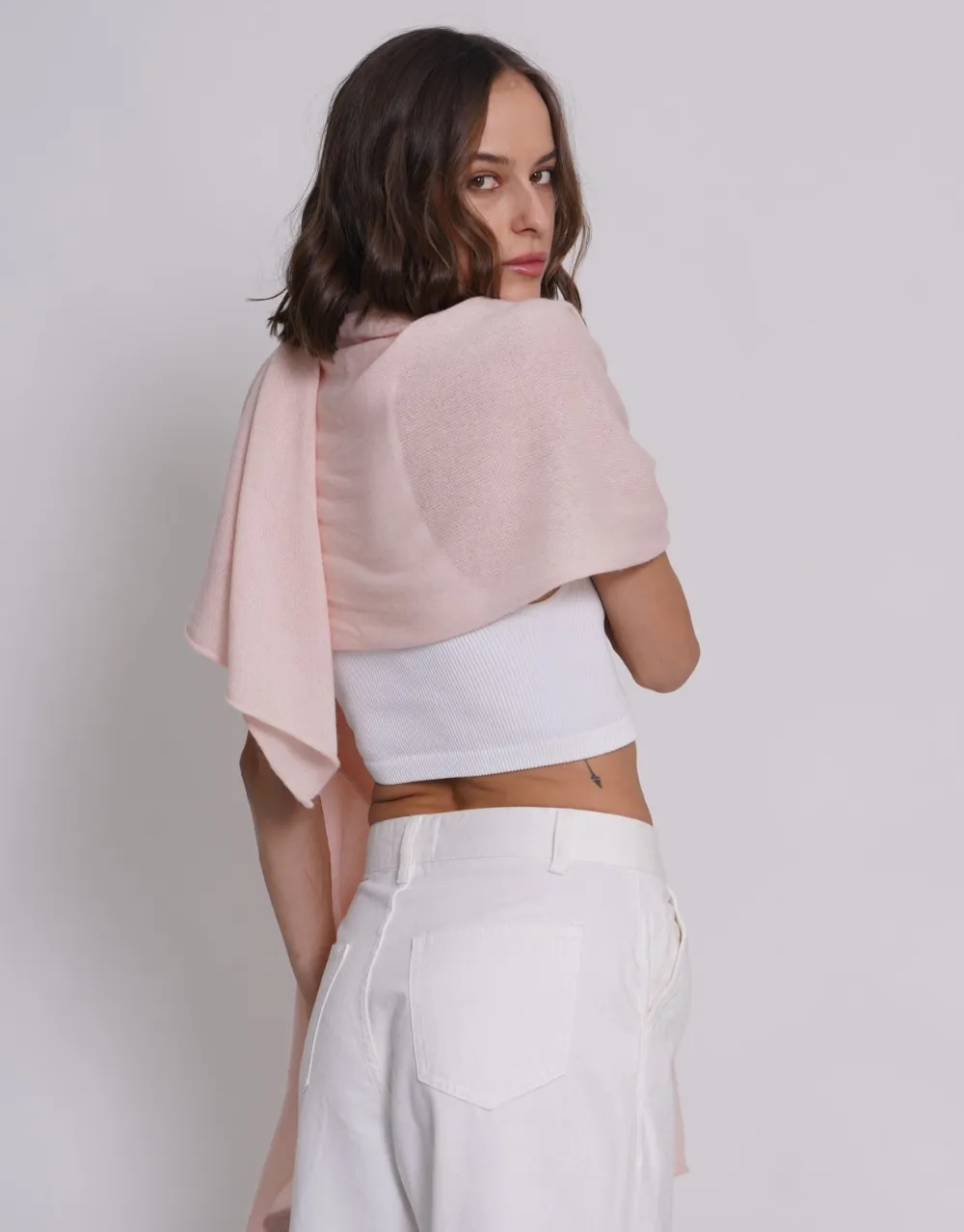 The Soft Cashmere Scarf in Camelia